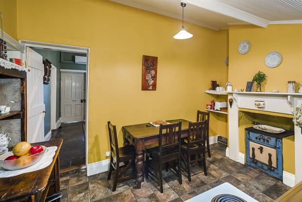 Cottage 10 — the cottage kitchen with oven, kettle and dining table
