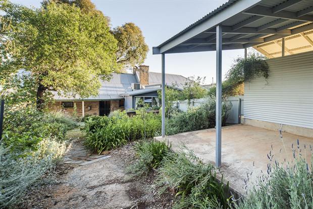 Cottage 10 — the private cottage garden with outdoor furniture